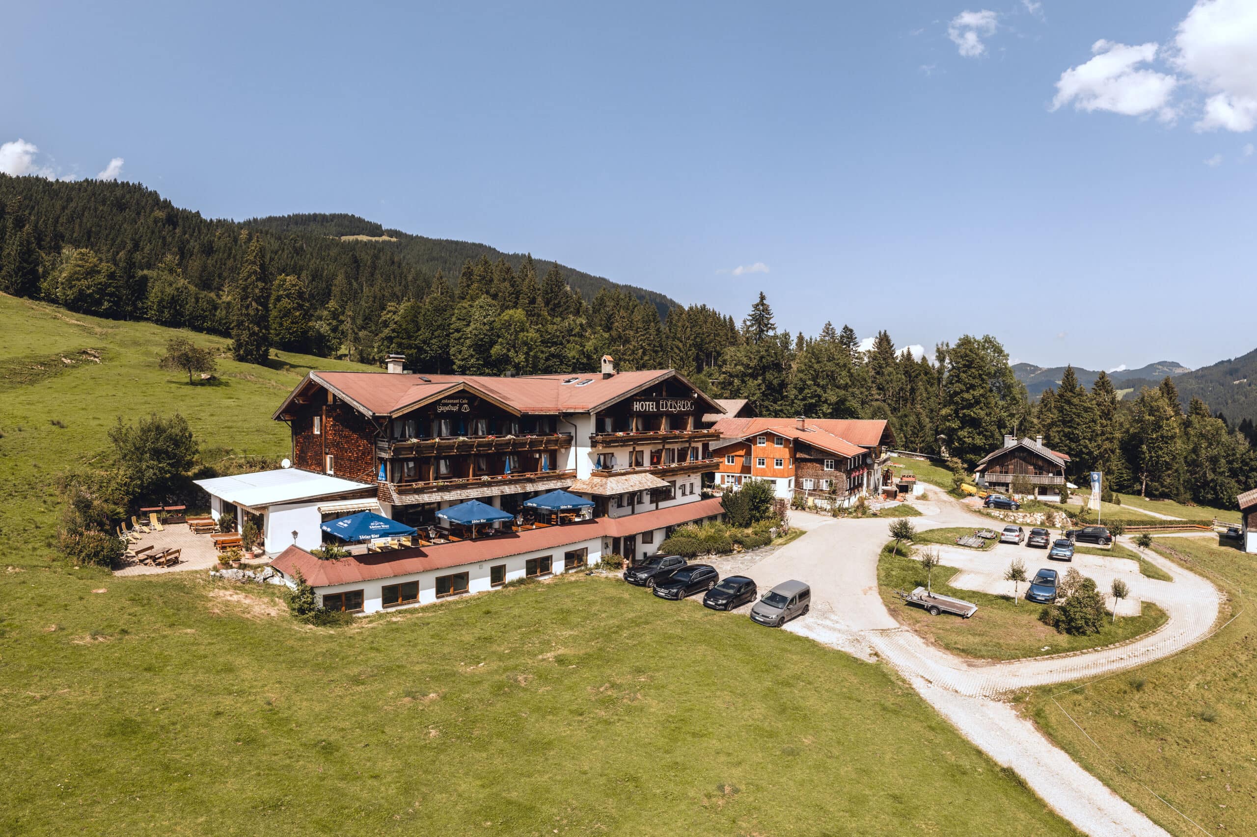 Luftaufnahme mit Drohne von Hotel Edelsberg in Bad Hindelang im Allgäu